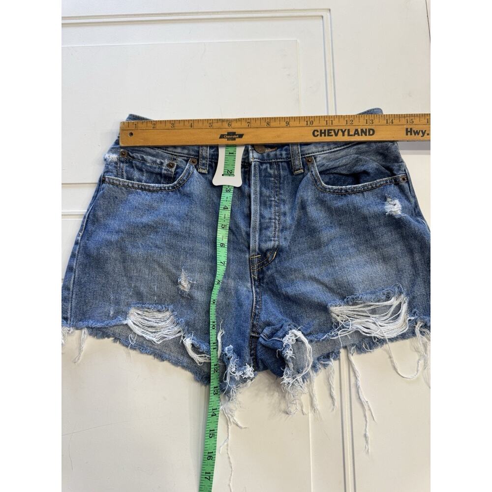 Free People We The Free Sofia Distressed Raw Hem Cut Off Denim Shorts Sz 28 - Picture 3 of 5